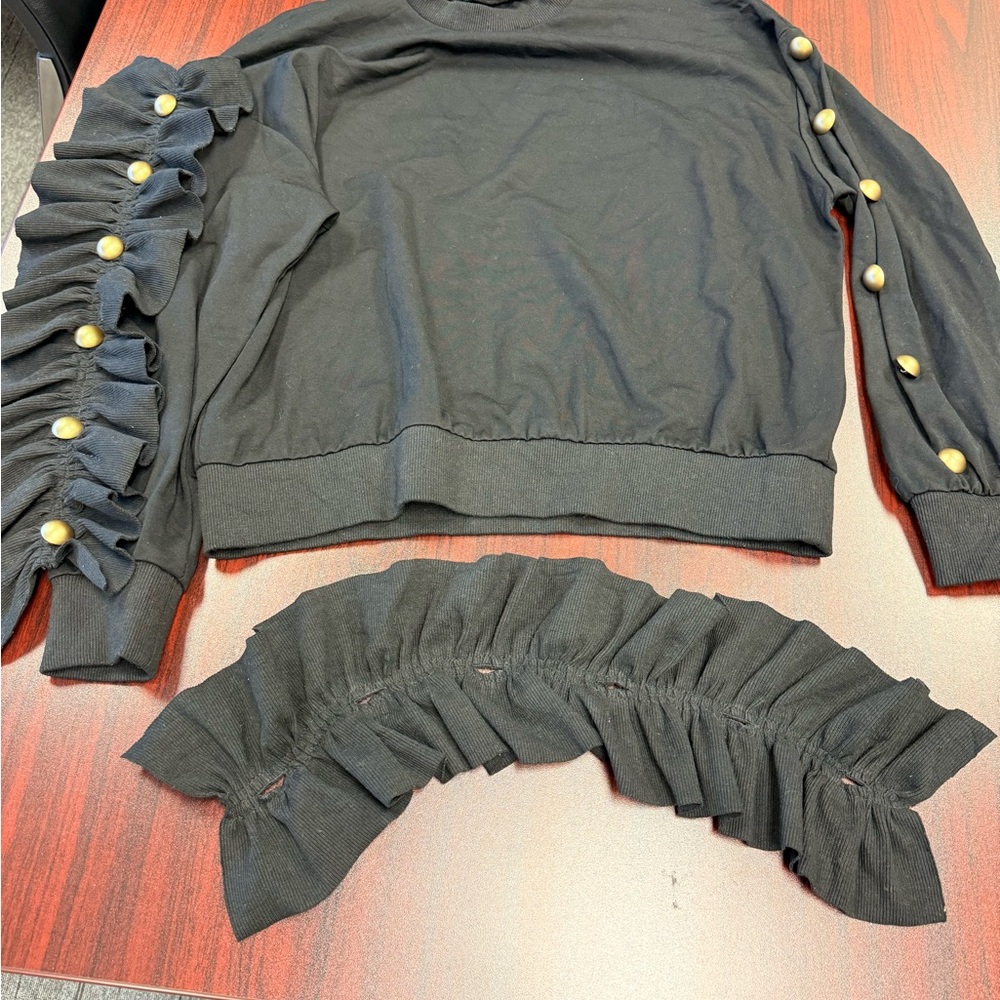 Chic Black Ruffled Sleeve Sweatshirt With Removable Ruffle - Picture 3 of 6